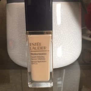 Estee Lauder perfectionist serum makeup